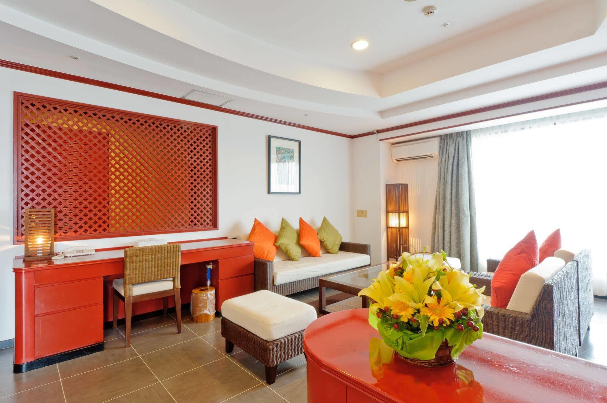Okinawa Grand Mer Resort Exterior photo